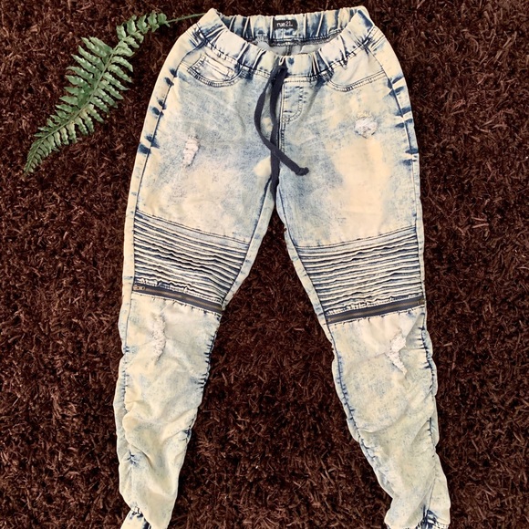 Women’s Rue21 Jeans - Picture 2 of 3